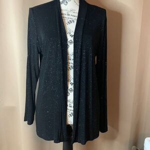 Says small but it fits like a medium Length is 27 inches 9/1